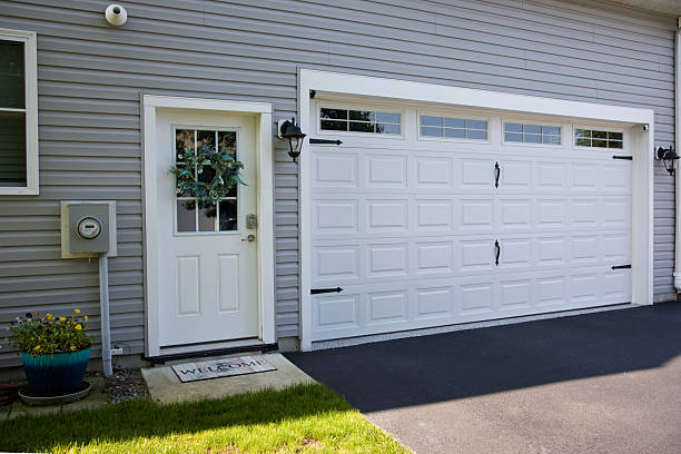 24/7 Emergency Garage Door Panel Replacement experts in Wells County County, ND
